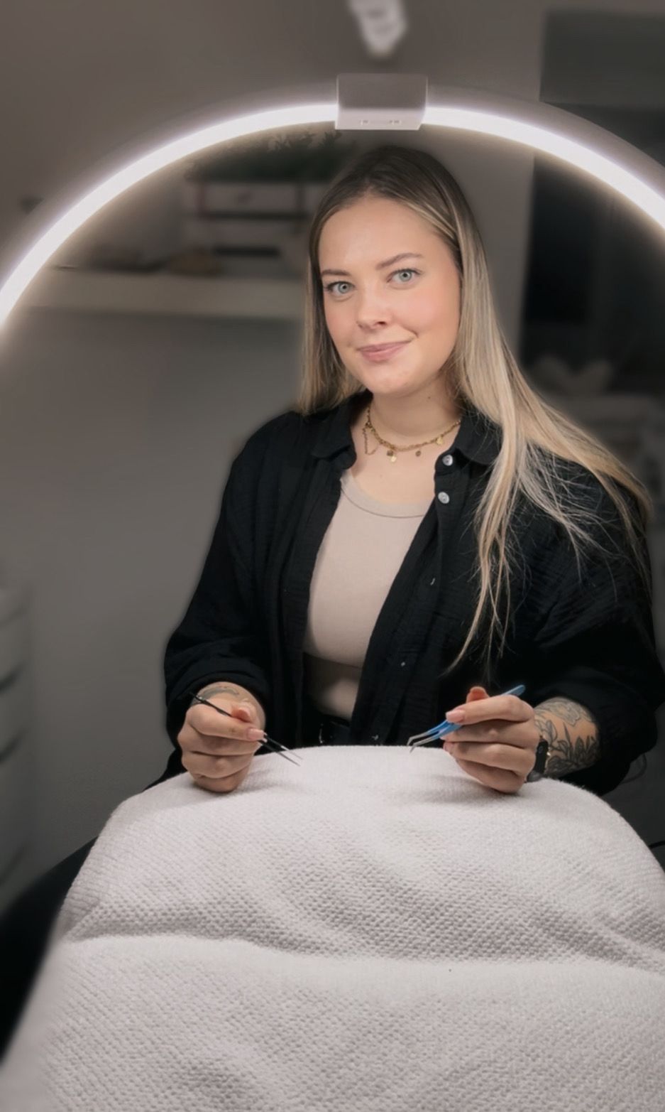 Luisa Stüdemann im Studio bei der Arbeit